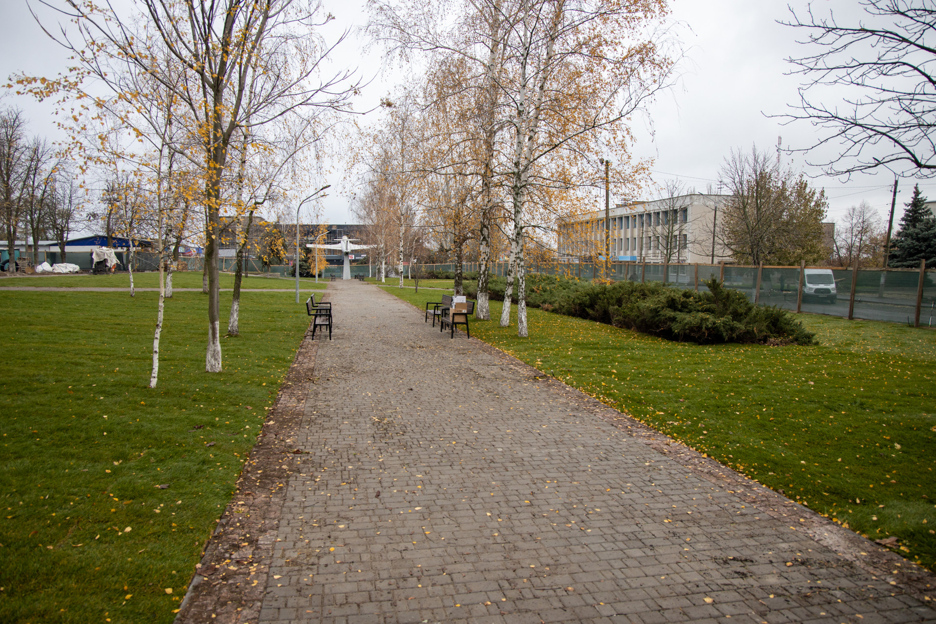 для мешканців марганця завершують оновлювати центральний міський сквер - зображення 5